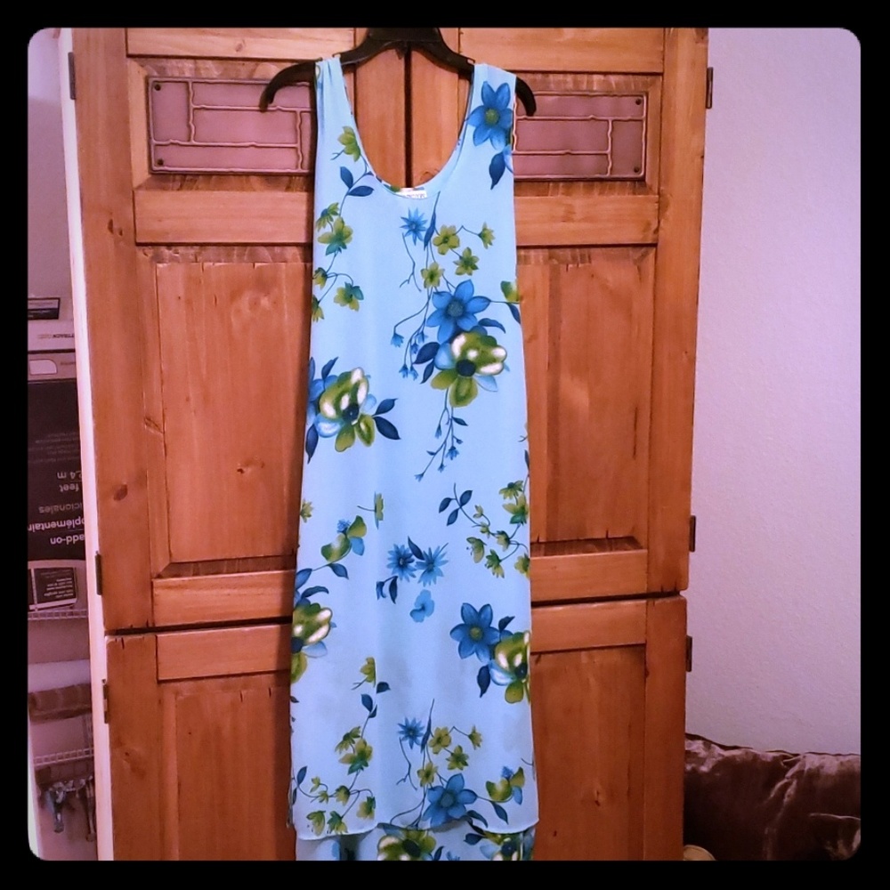 Pretty baby blue floral dress